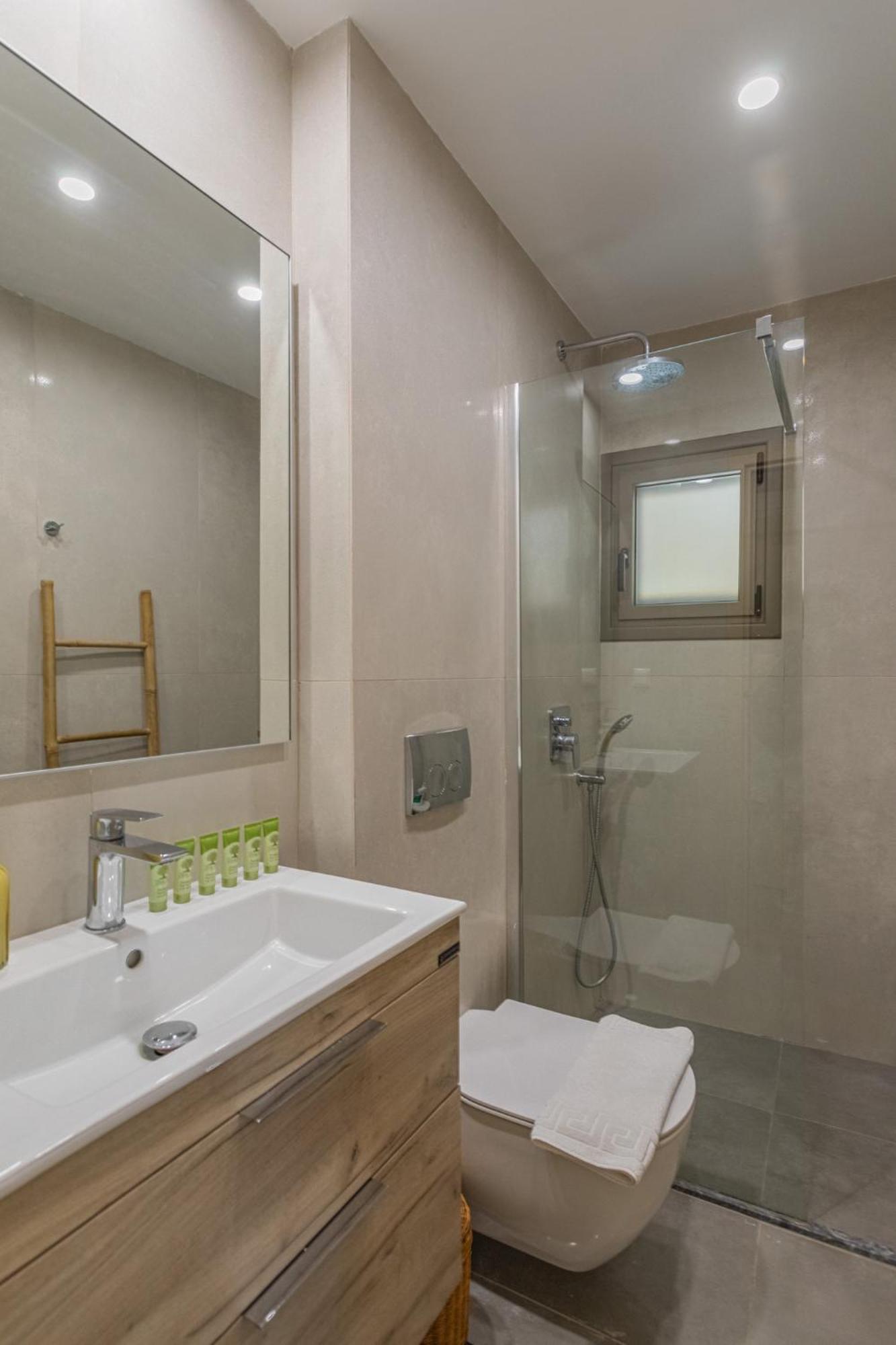Blue Lagoon Suites At Stoúpa Esterno foto