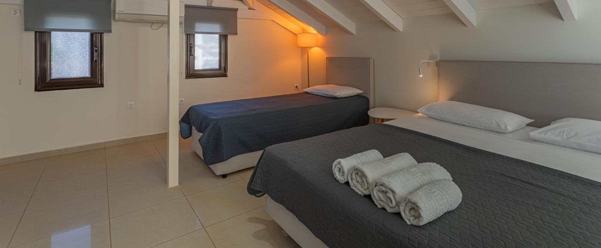 Blue Lagoon Suites At Stoúpa Esterno foto